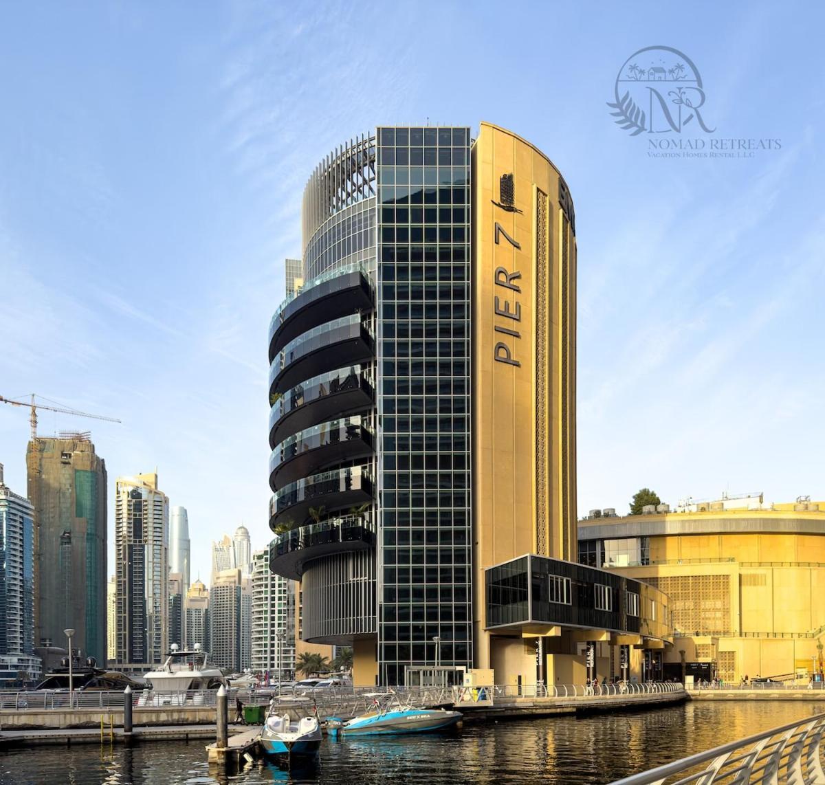 Nomad Retreats- Silverene Tower Marina View Апартаменти Дубай